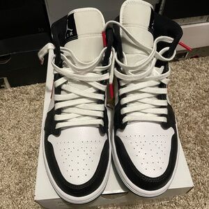 Jordan Black and White Jordan 1 Mid